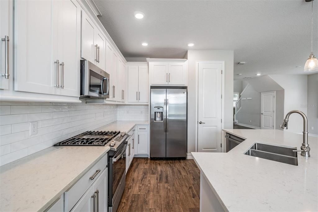 For Rent: $2,800 (3 beds, 2 baths, 2047 Square Feet)