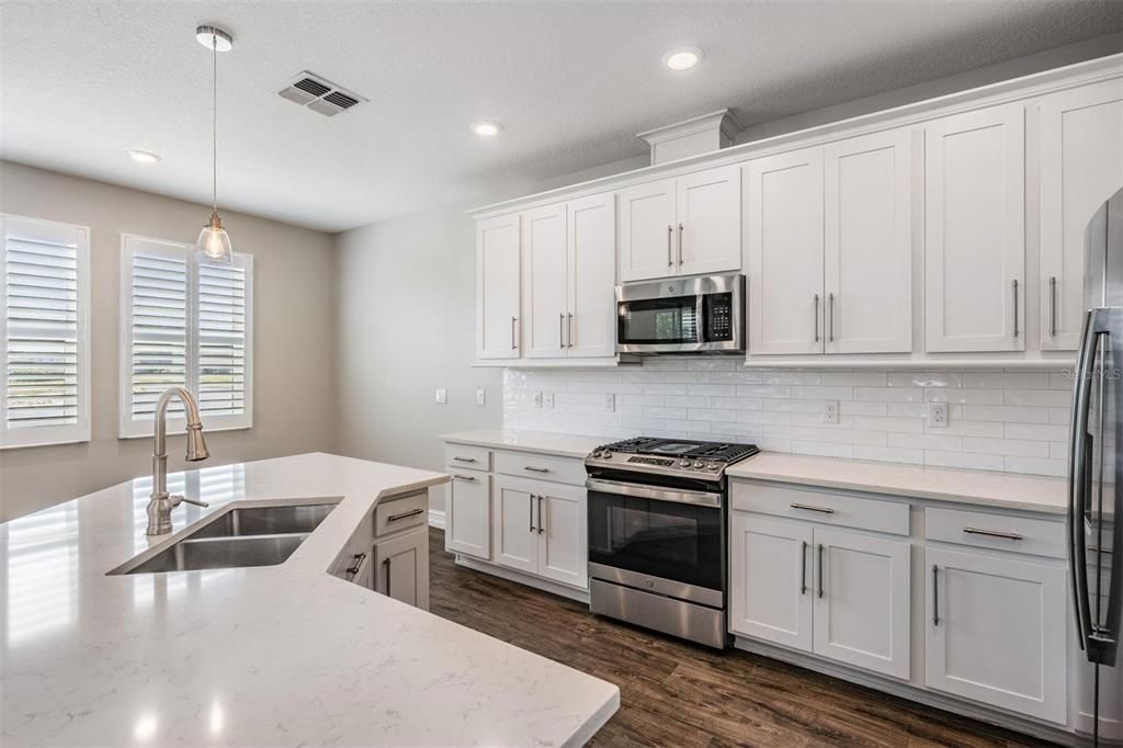 For Rent: $2,800 (3 beds, 2 baths, 2047 Square Feet)