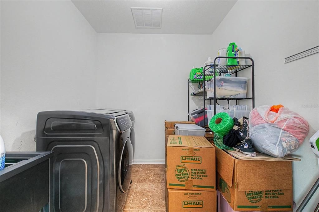 For Sale: $800,000 (5 beds, 5 baths, 3741 Square Feet)