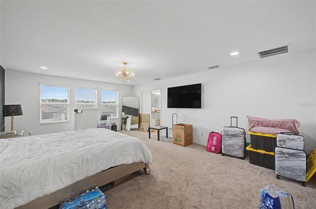 For Sale: $800,000 (5 beds, 5 baths, 3741 Square Feet)