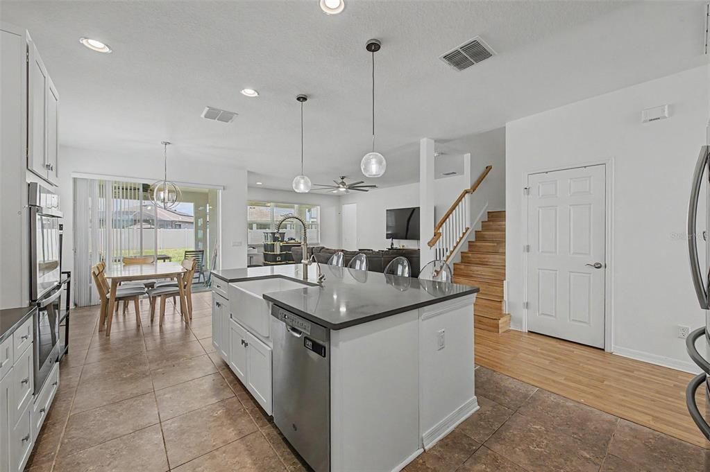 For Sale: $800,000 (5 beds, 5 baths, 3741 Square Feet)