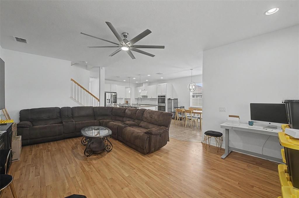 For Sale: $800,000 (5 beds, 5 baths, 3741 Square Feet)