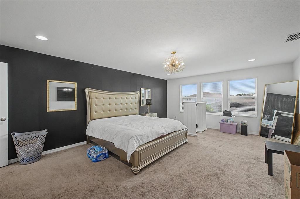 For Sale: $800,000 (5 beds, 5 baths, 3741 Square Feet)