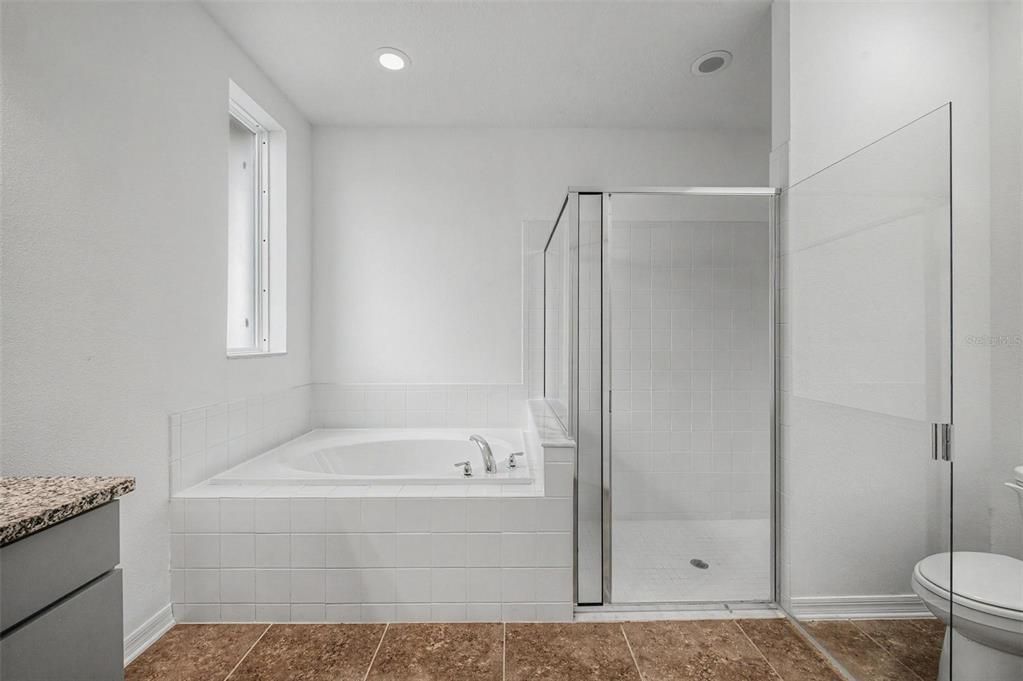 For Sale: $800,000 (5 beds, 5 baths, 3741 Square Feet)