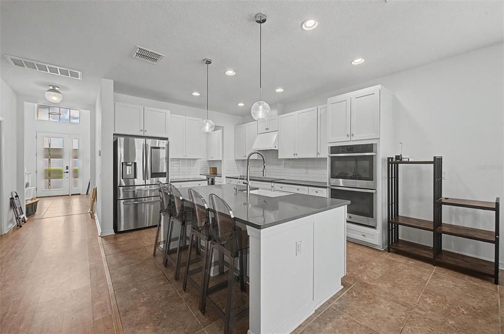 For Sale: $800,000 (5 beds, 5 baths, 3741 Square Feet)
