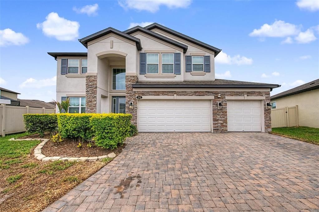 For Sale: $800,000 (5 beds, 5 baths, 3741 Square Feet)