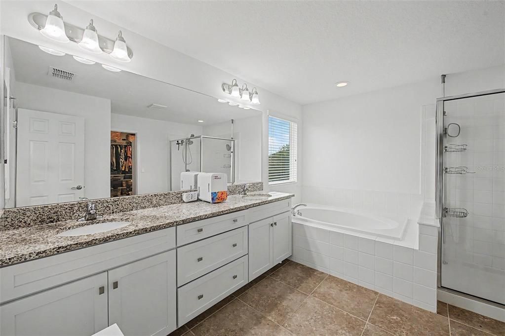 For Sale: $800,000 (5 beds, 5 baths, 3741 Square Feet)