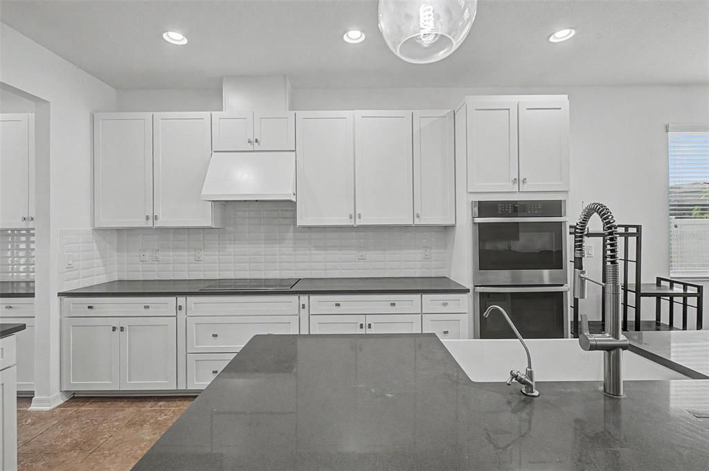For Sale: $800,000 (5 beds, 5 baths, 3741 Square Feet)