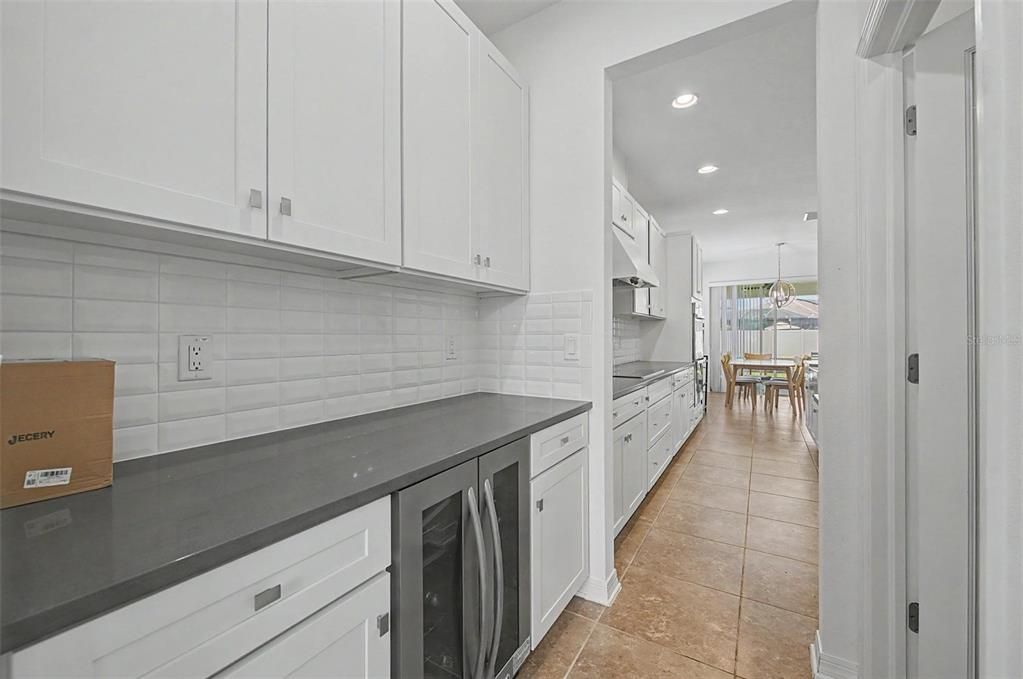 For Sale: $800,000 (5 beds, 5 baths, 3741 Square Feet)