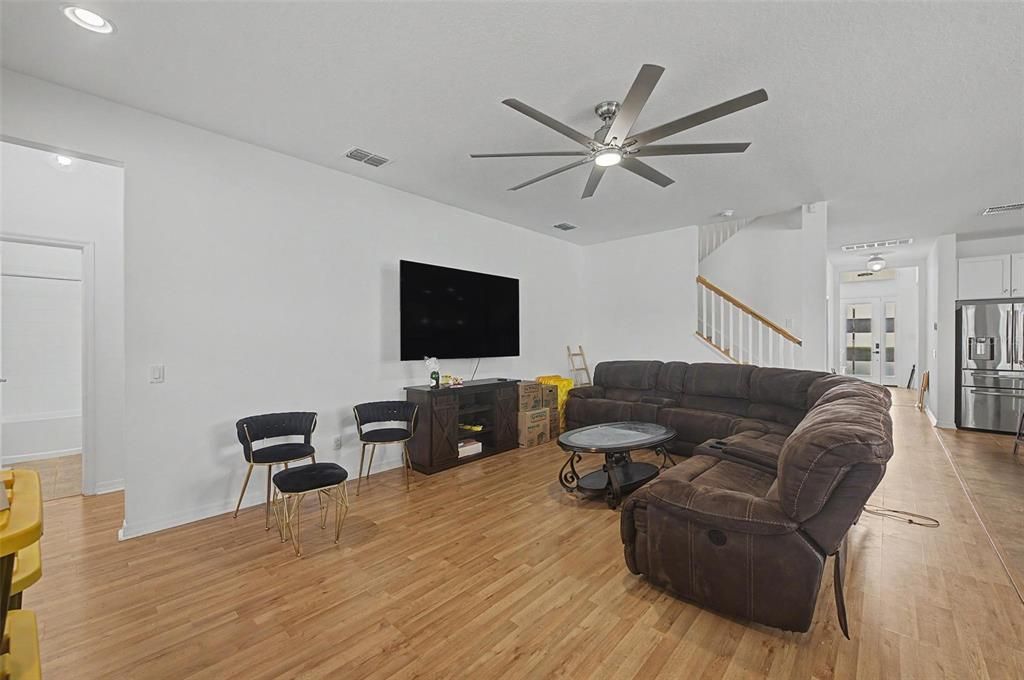 For Sale: $800,000 (5 beds, 5 baths, 3741 Square Feet)