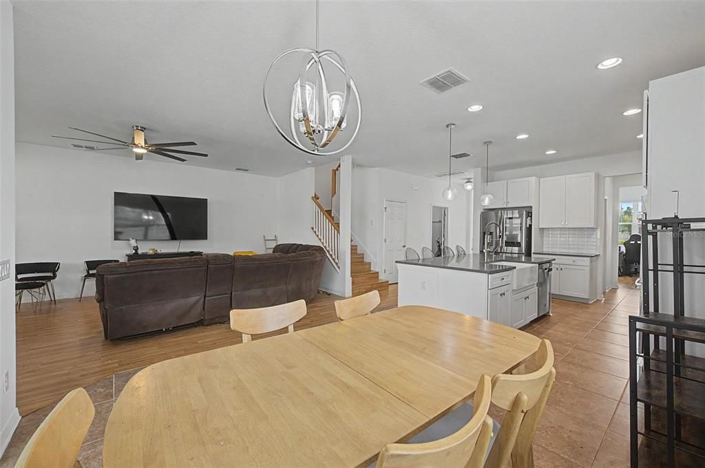 For Sale: $800,000 (5 beds, 5 baths, 3741 Square Feet)