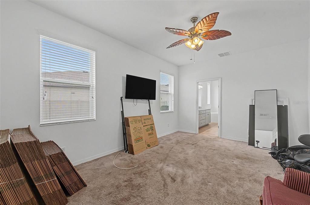 For Sale: $800,000 (5 beds, 5 baths, 3741 Square Feet)