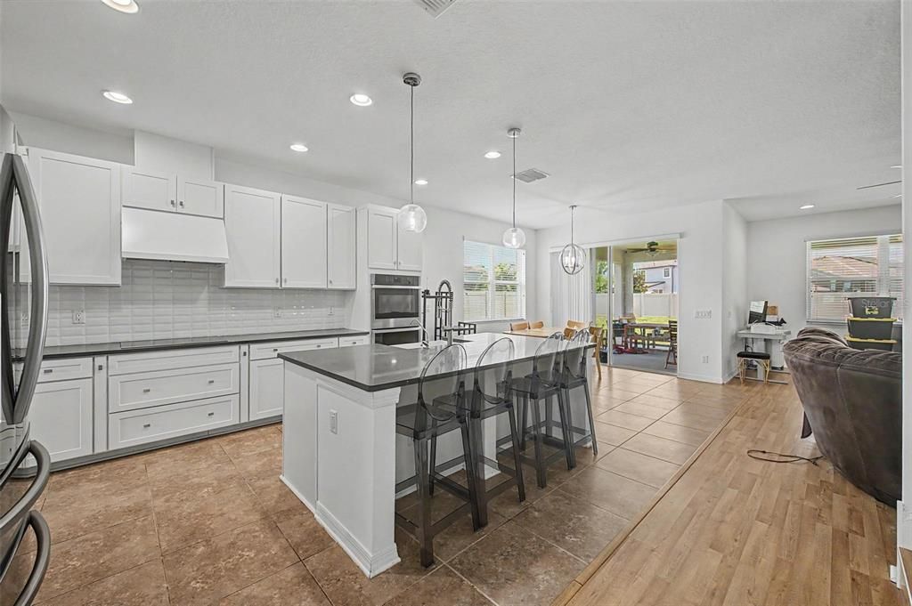 For Sale: $800,000 (5 beds, 5 baths, 3741 Square Feet)