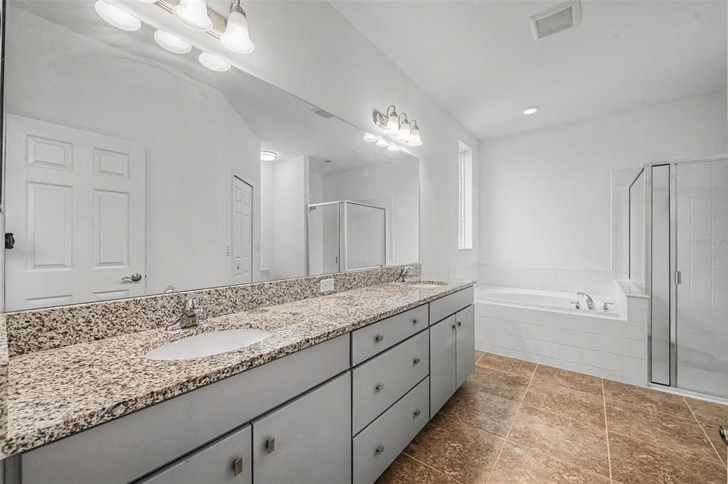 For Sale: $800,000 (5 beds, 5 baths, 3741 Square Feet)