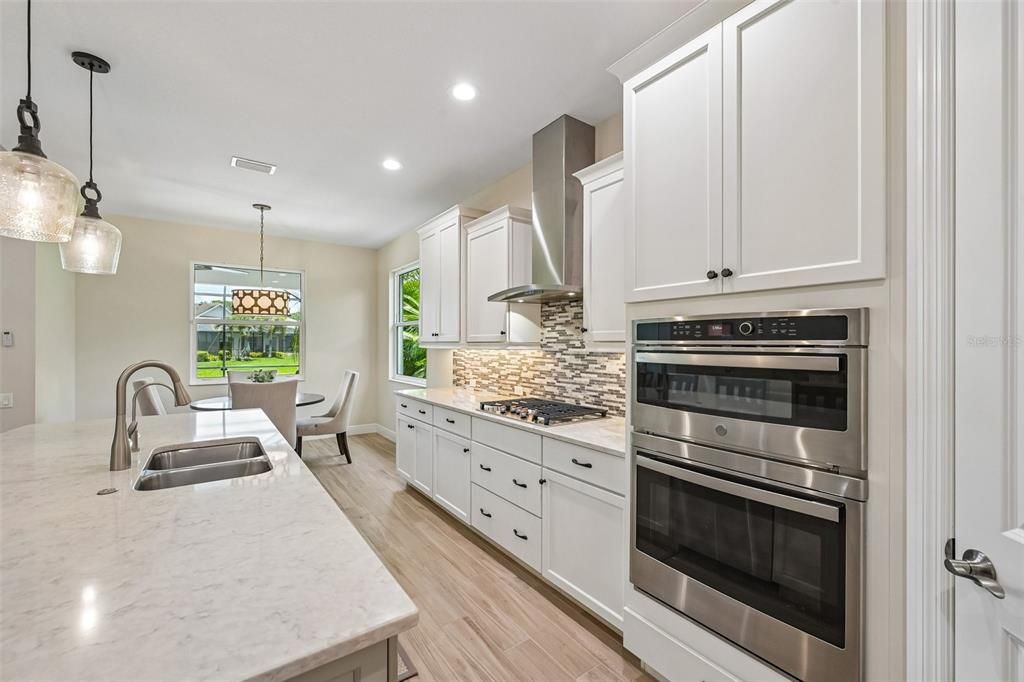 For Sale: $799,999 (3 beds, 2 baths, 2203 Square Feet)