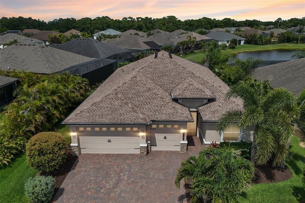 For Sale: $799,999 (3 beds, 2 baths, 2203 Square Feet)