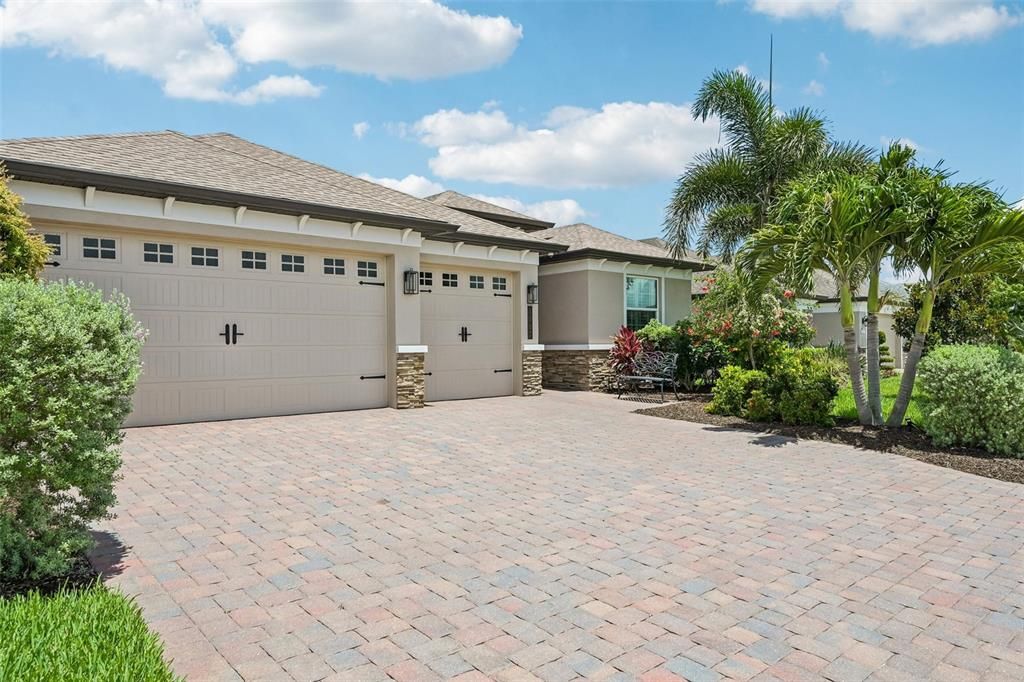 For Sale: $799,999 (3 beds, 2 baths, 2203 Square Feet)