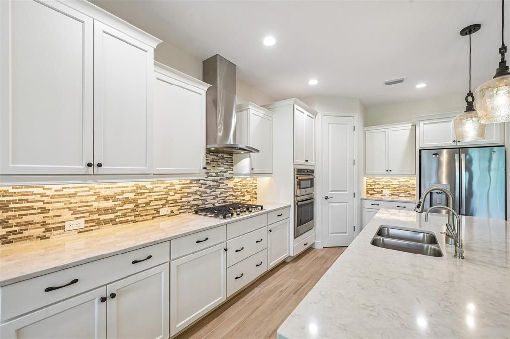 For Sale: $799,999 (3 beds, 2 baths, 2203 Square Feet)