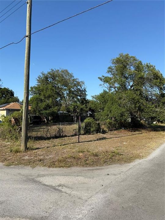 На продажу: $140,000 (0.12 acres)