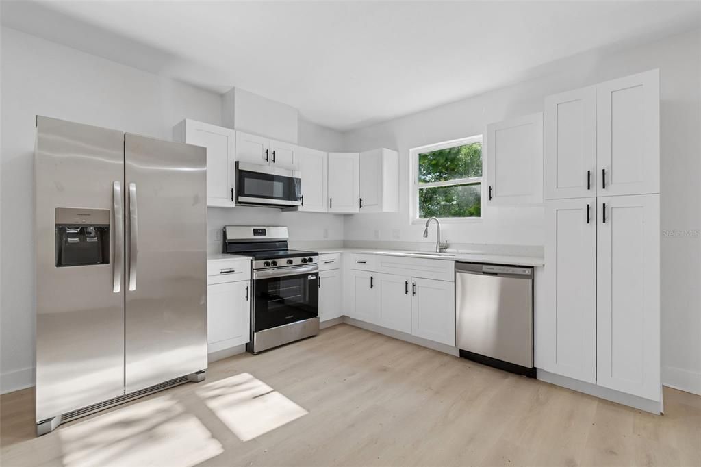 For Rent: $1,850 (4 beds, 2 baths, 1362 Square Feet)