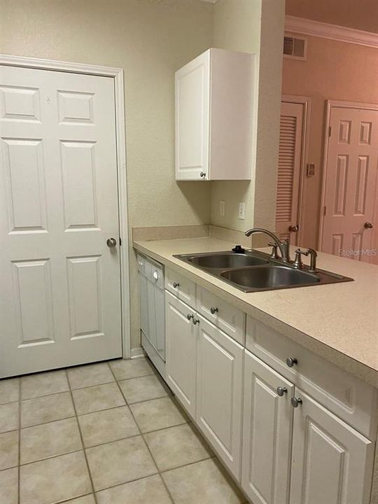 For Rent: $1,450 (1 beds, 1 baths, 660 Square Feet)