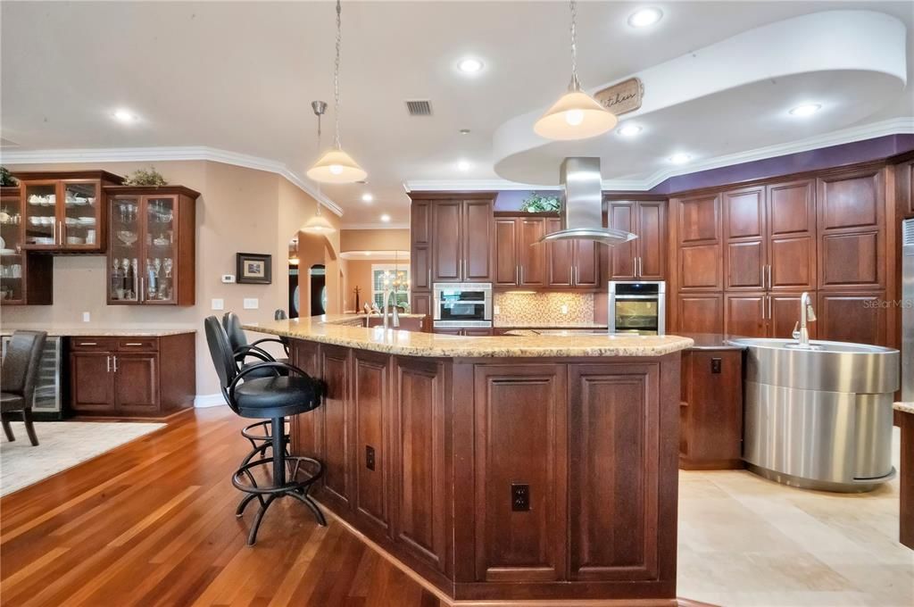 For Sale: $2,500,000 (4 beds, 3 baths, 3600 Square Feet)