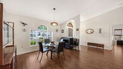 合同活跃: $625,000 (4 贝兹, 2 浴室, 2340 平方英尺)