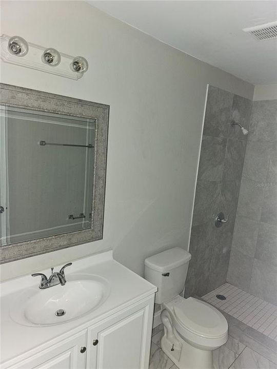 For Rent: $1,250 (3 beds, 1 baths, 900 Square Feet)