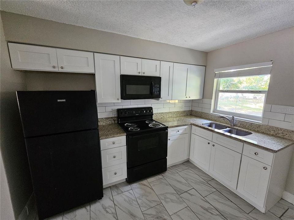 For Rent: $1,250 (3 beds, 1 baths, 900 Square Feet)