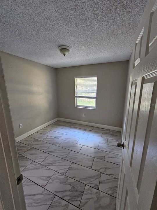 For Rent: $1,250 (3 beds, 1 baths, 900 Square Feet)