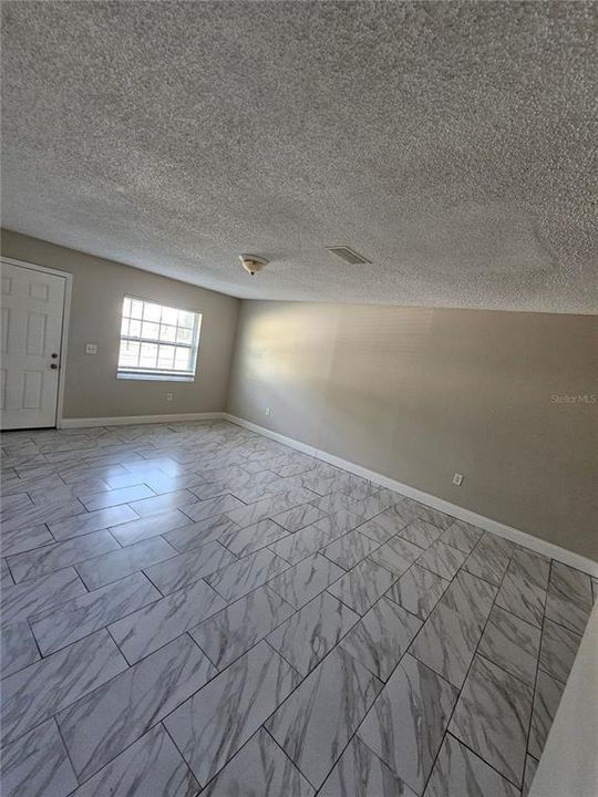 For Rent: $1,250 (3 beds, 1 baths, 900 Square Feet)