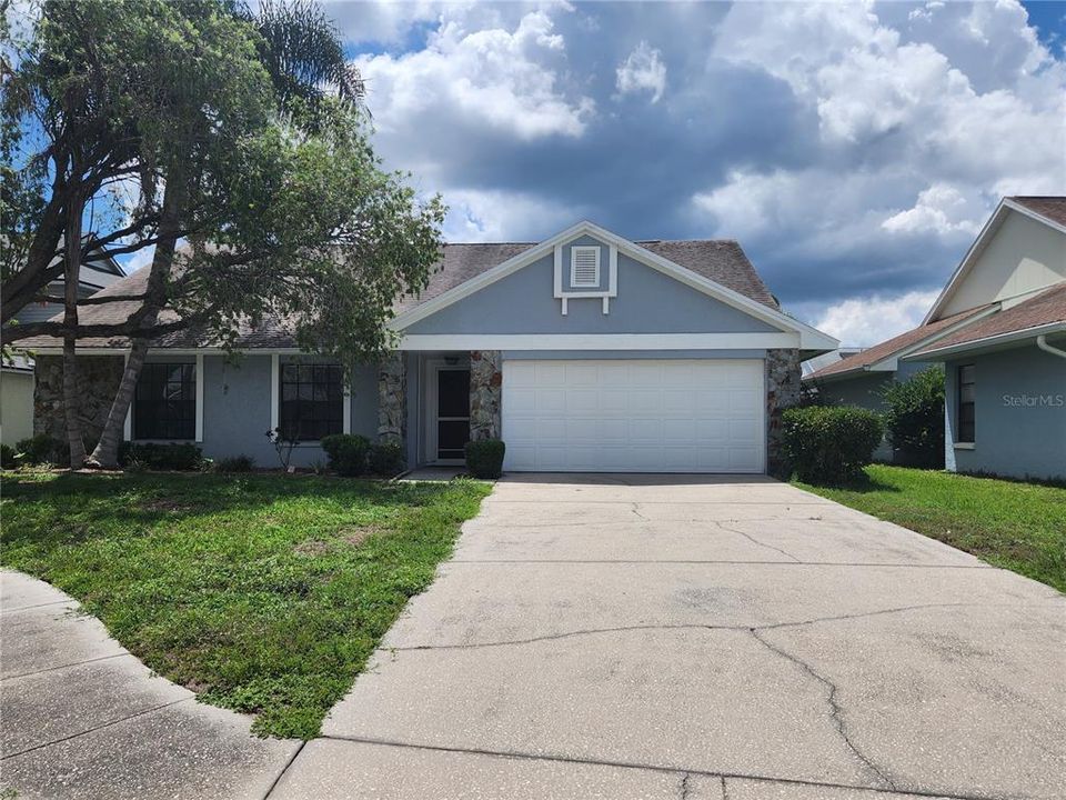Active With Contract: $2,095 (3 beds, 2 baths, 1773 Square Feet)