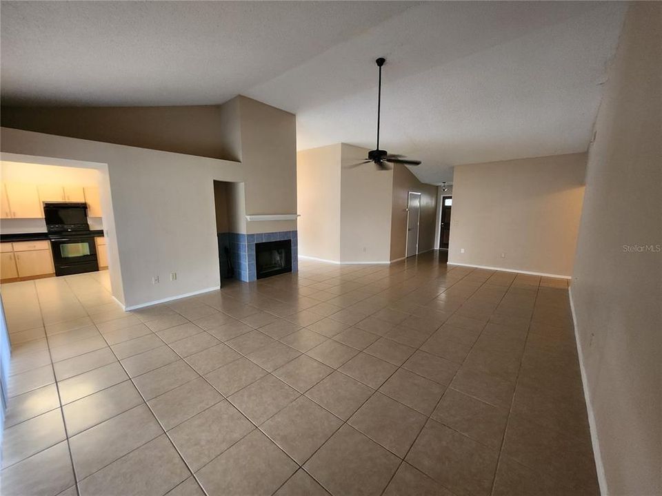 Active With Contract: $2,095 (3 beds, 2 baths, 1773 Square Feet)