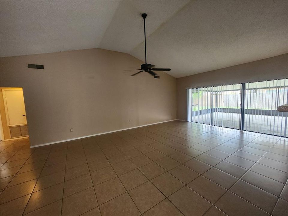 Active With Contract: $2,095 (3 beds, 2 baths, 1773 Square Feet)