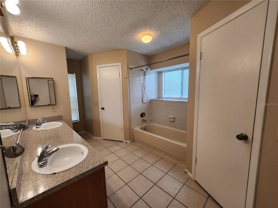 Active With Contract: $2,095 (3 beds, 2 baths, 1773 Square Feet)