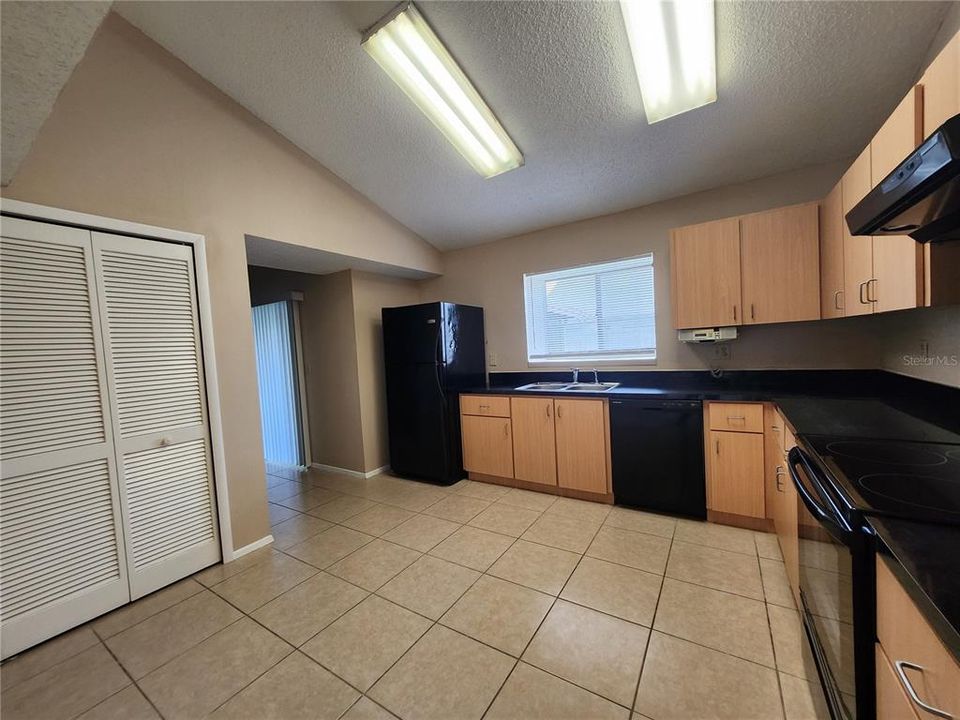 Active With Contract: $2,095 (3 beds, 2 baths, 1773 Square Feet)
