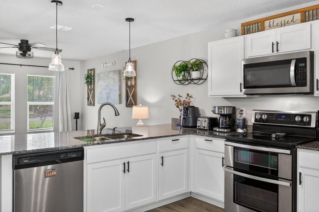 For Sale: $349,900 (4 beds, 3 baths, 1952 Square Feet)