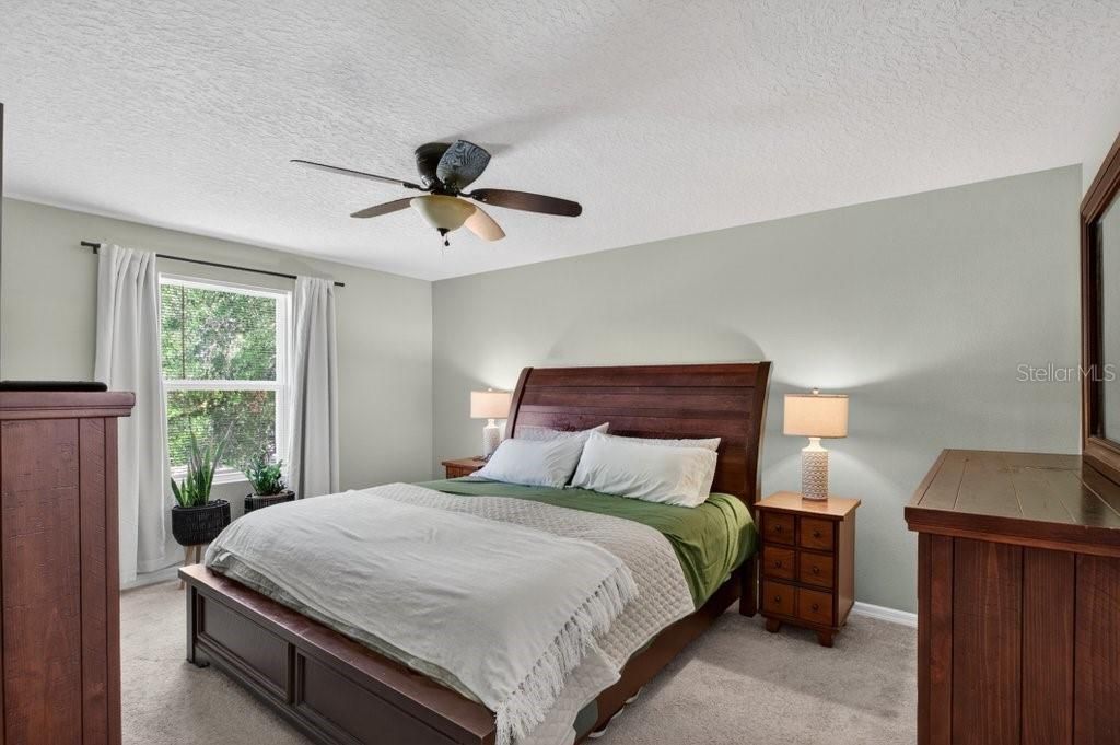 For Sale: $349,900 (4 beds, 3 baths, 1952 Square Feet)