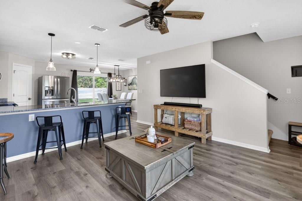For Sale: $349,900 (4 beds, 3 baths, 1952 Square Feet)