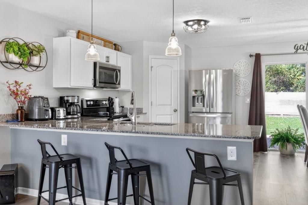 For Sale: $349,900 (4 beds, 3 baths, 1952 Square Feet)