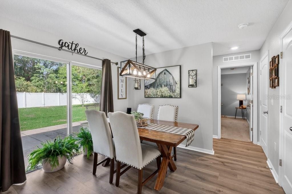For Sale: $349,900 (4 beds, 3 baths, 1952 Square Feet)
