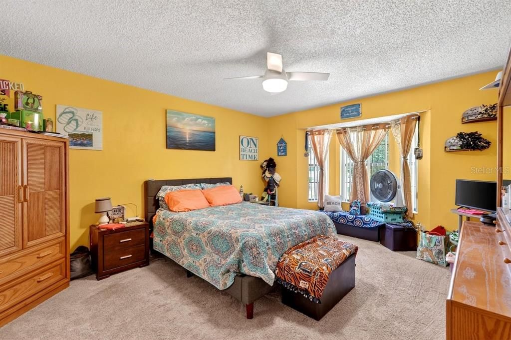 For Sale: $289,500 (3 beds, 2 baths, 1443 Square Feet)