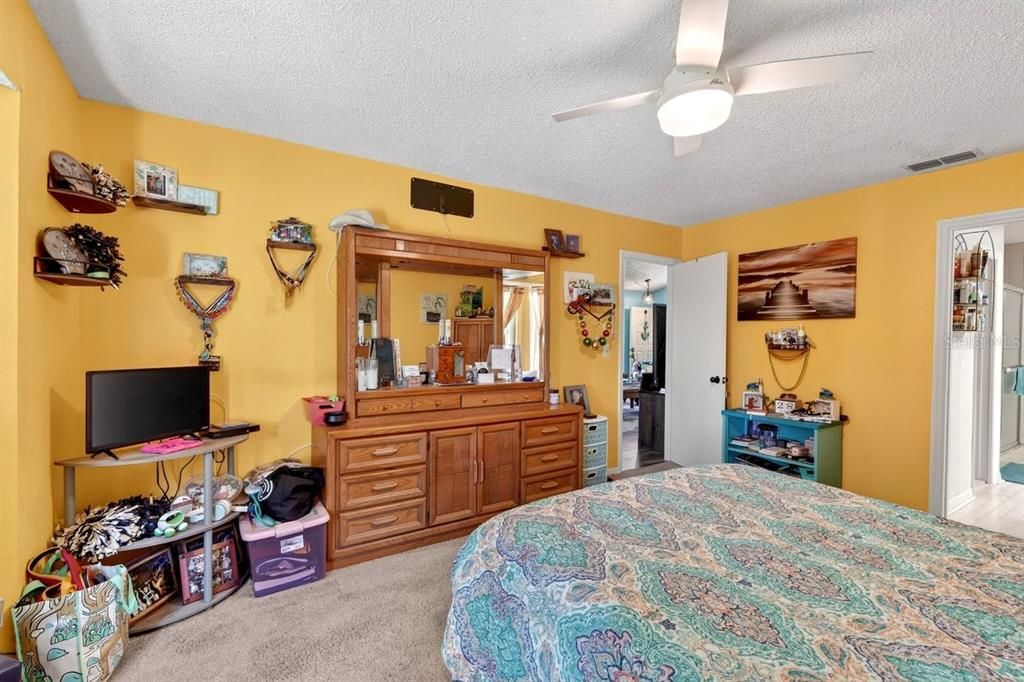 For Sale: $289,500 (3 beds, 2 baths, 1443 Square Feet)