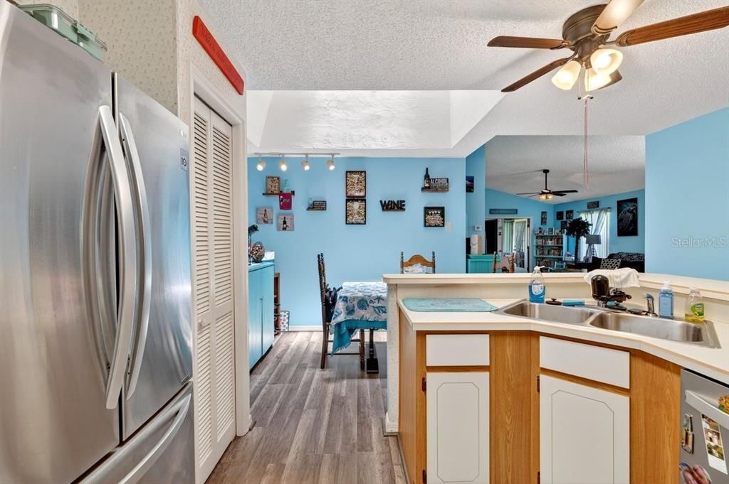 For Sale: $289,500 (3 beds, 2 baths, 1443 Square Feet)