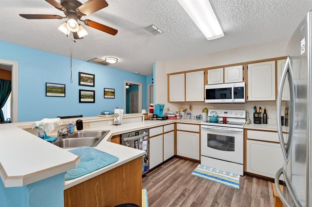 For Sale: $289,500 (3 beds, 2 baths, 1443 Square Feet)