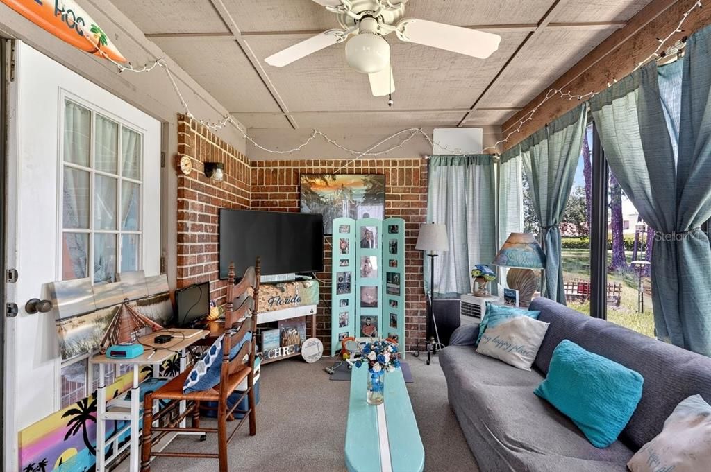 For Sale: $289,500 (3 beds, 2 baths, 1443 Square Feet)