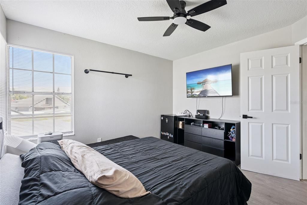For Sale: $420,000 (4 beds, 2 baths, 1781 Square Feet)