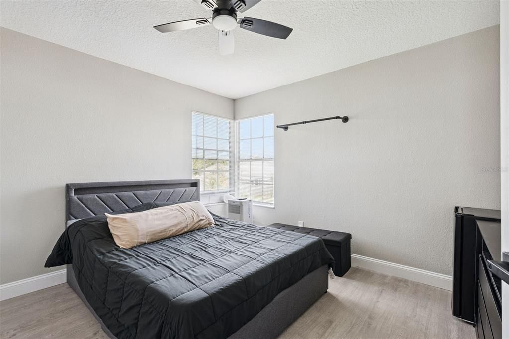 For Sale: $420,000 (4 beds, 2 baths, 1781 Square Feet)