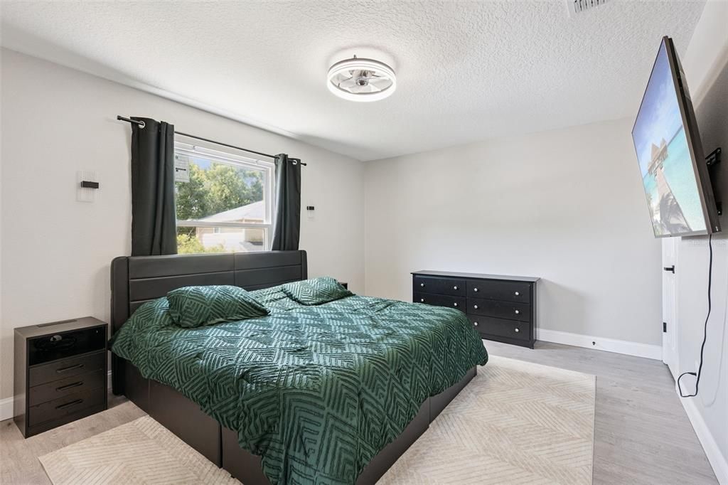 For Sale: $420,000 (4 beds, 2 baths, 1781 Square Feet)