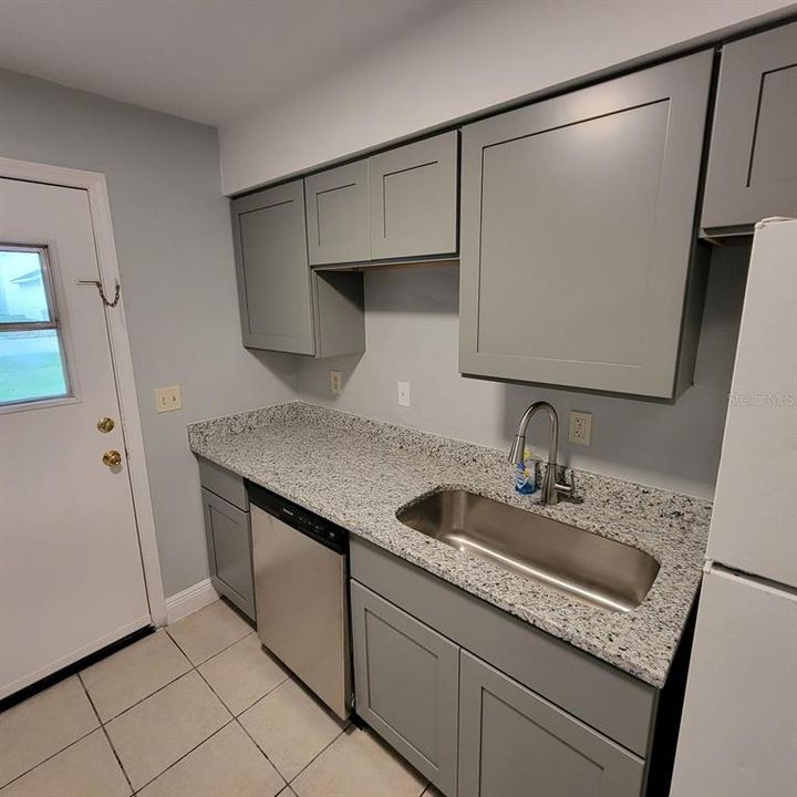 For Rent: $1,600 (3 beds, 1 baths, 960 Square Feet)